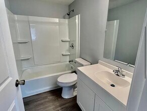 1250 S Weinbach Ave in Evansville, IN - Building Photo - Building Photo