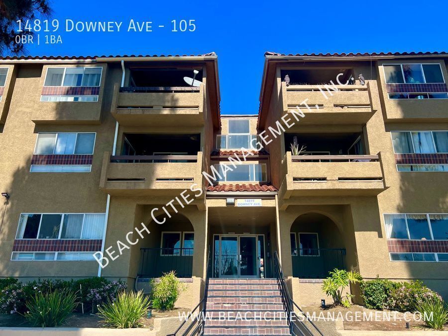 14819 Downey Ave in Paramount, CA - Building Photo