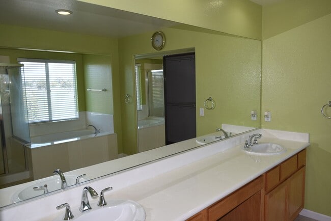 2613 Merchant Dr in Tracy, CA - Building Photo - Building Photo
