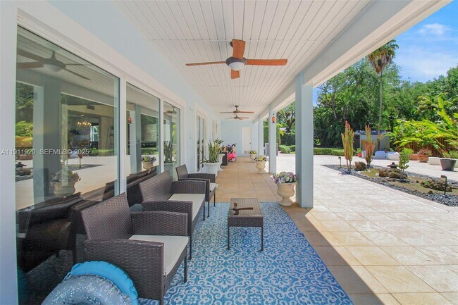 6900 SW 104th St in Pinecrest, FL - Building Photo - Building Photo