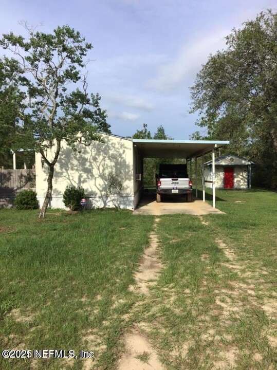 218 Violet Ave in Interlachen, FL - Building Photo