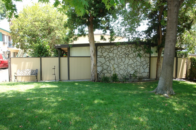 50 Auburn Ave in Sierra Madre, CA - Building Photo - Building Photo