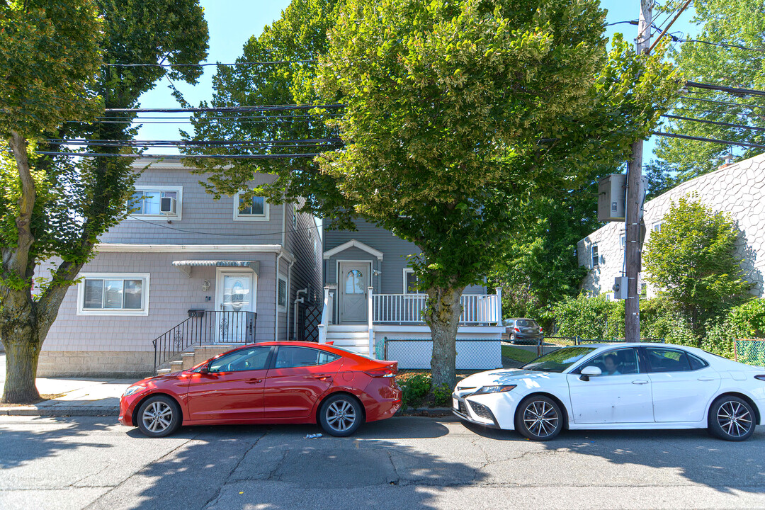 131 Addison St in East Boston, MA - Building Photo