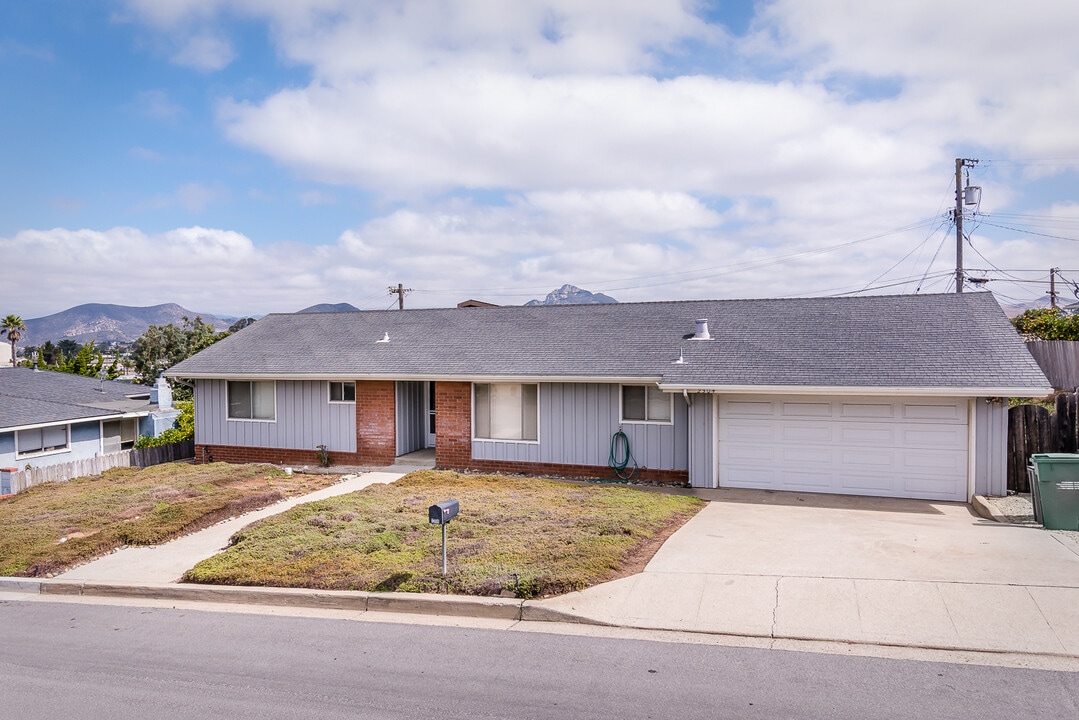 2304 Bayview Heights Dr in Los Osos, CA - Building Photo