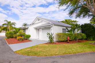 4140 NE Breakwater Dr in Jensen Beach, FL - Foto de edificio - Building Photo