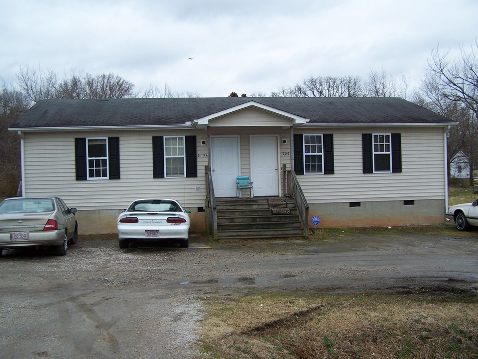 209 Alexander St in Oxford, NC - Building Photo