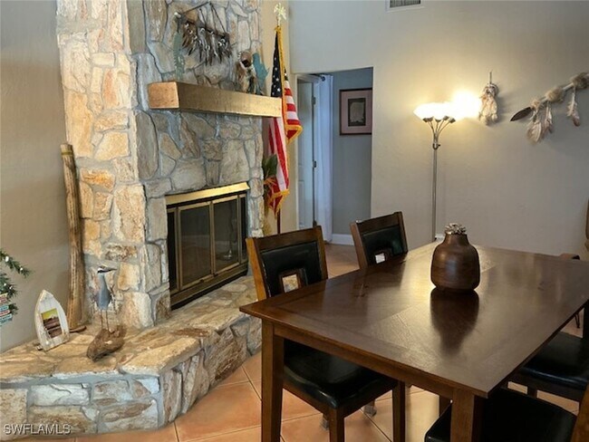 882 Bluebird St in Naples, FL - Building Photo - Building Photo