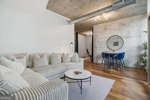 923 Peachtree St NE in Atlanta, GA - Building Photo