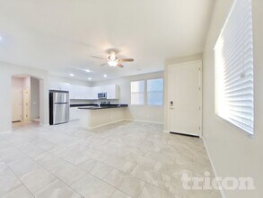 12563 W Gentle Rain Rd in Peoria, AZ - Foto de edificio - Building Photo