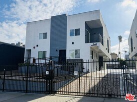 246 Catalina St in Los Angeles, CA - Building Photo