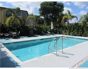 1789 NE Miami Gardens Dr-Unit -W203 in North Miami Beach, FL - Building Photo - Building Photo