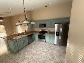 3052 Wild Pepper Ave in Deltona, FL - Foto de edificio - Building Photo