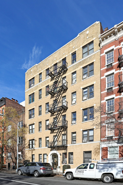 337 W 21st St in New York, NY - Building Photo