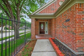 17603 Burkhart Ridge Dr in Houston, TX - Building Photo - Building Photo