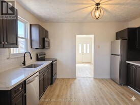 13 Marlborough Ave in St Catharines, ON - Building Photo