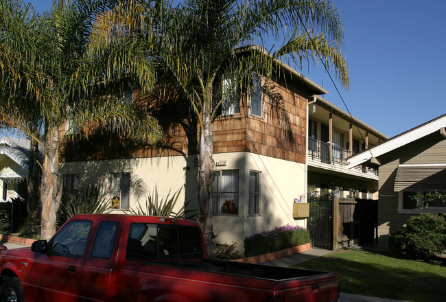 500 Saint Louis Ave in Long Beach, CA - Foto de edificio - Building Photo