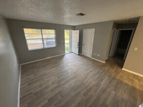 10469 Eastside Ave in Brooksville, FL - Building Photo - Building Photo