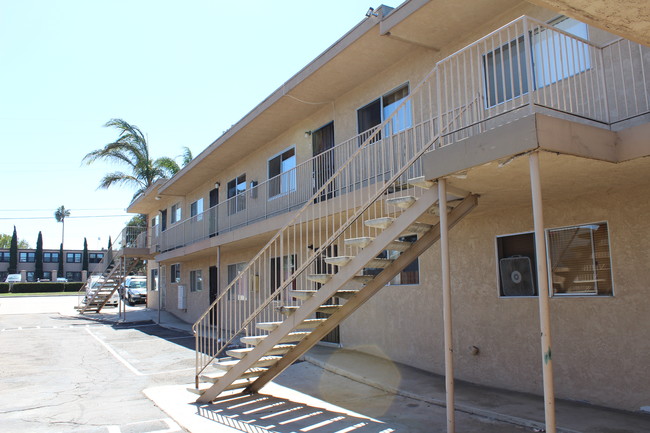 Iris Apartments in Imperial Beach, CA - Building Photo - Building Photo