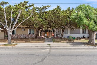 908-916 Middlecoff Avenue in Modesto, CA - Building Photo - Building Photo