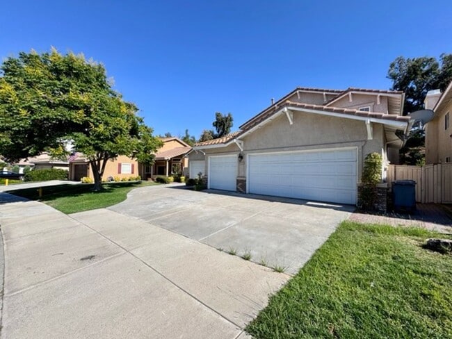 32049 Corte Canel in Temecula, CA - Building Photo - Building Photo