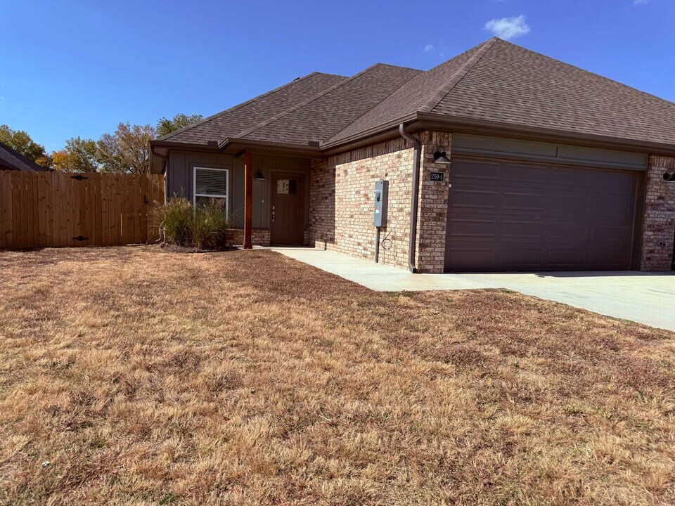 259 N Wild Goose Ave in Farmington, AR - Building Photo