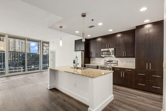 1080 Peachtree St NE in Atlanta, GA - Foto de edificio - Building Photo