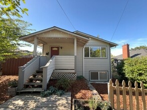 2881 SE 48th Av in Portland, OR - Building Photo - Building Photo