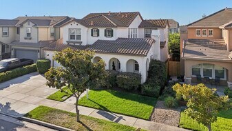 2070 Katnich Ln in Lodi, CA - Building Photo