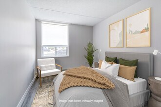 Queens Park Residences in Tillsonburg, ON - Building Photo - Building Photo