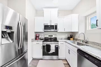 Room in Townhome on Mobley St in Clover, SC - Building Photo - Building Photo