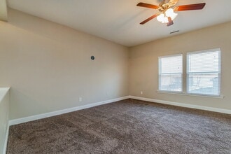 18 Yale Ct in Clayton, NC - Foto de edificio - Building Photo