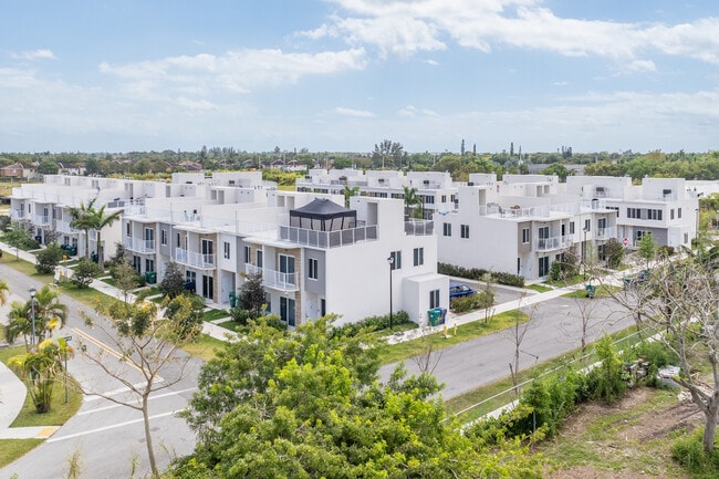 Azalea Grove at Naranja in Homestead, FL - Building Photo - Building Photo