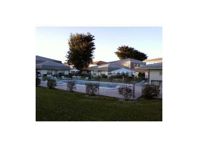 8833 NW 28th Dr in Coral Springs, FL - Building Photo - Building Photo