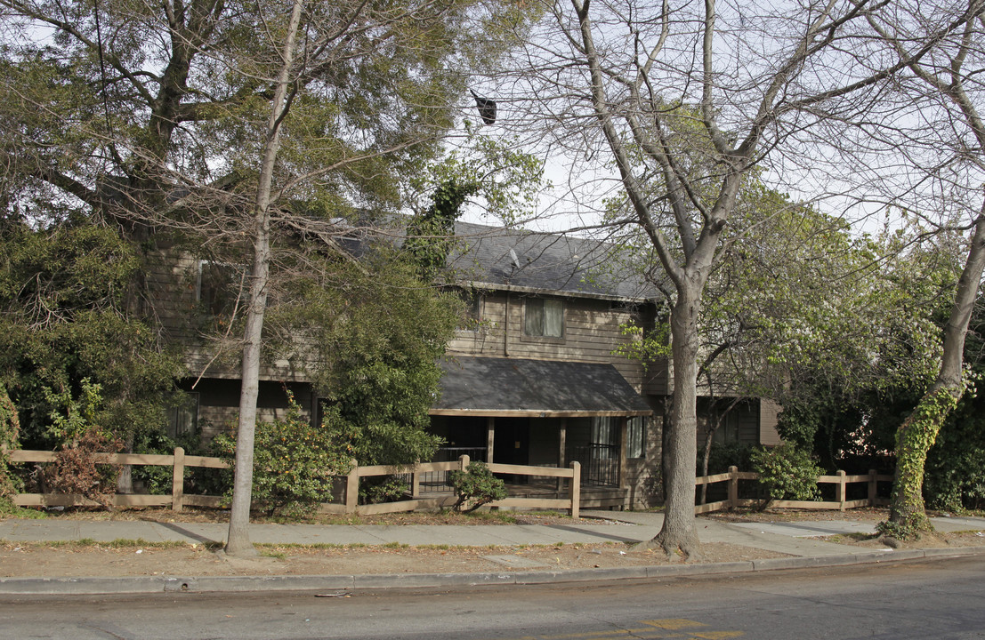 1922 E 20th St in Oakland, CA - Building Photo