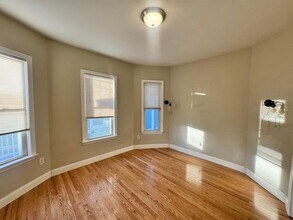 115 Elm St, Unit 2 in Somerville, MA - Building Photo - Building Photo