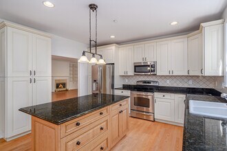 82 Suzie Dr in Newtown, CT - Building Photo - Building Photo