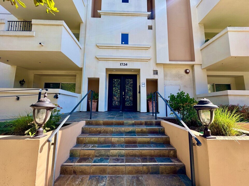 1726 S Bentley Ave in Los Angeles, CA - Building Photo