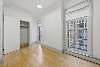 203 Grand St in Newburgh, NY - Foto de edificio - Building Photo