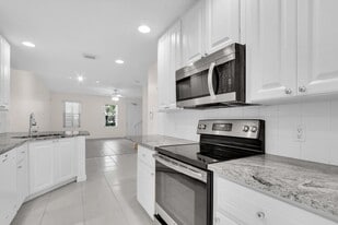 3183 E Community Dr in Jupiter, FL - Building Photo
