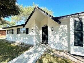 501 Karnes Dr in Robinson, TX - Building Photo - Building Photo