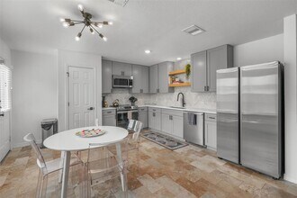 1509 Strickland Dr in Austin, TX - Building Photo - Building Photo