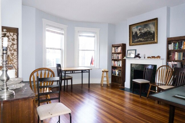 32 Orkney Rd, Unit 2 in Boston, MA - Foto de edificio - Building Photo