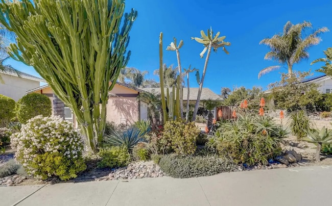 10044 Carlton Hills Blvd in Santee, CA - Building Photo - Building Photo