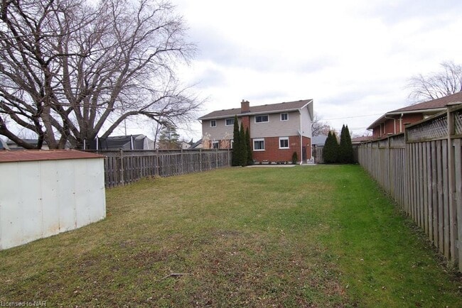 20 B Valley Rd in St Catharines, ON - Building Photo - Building Photo