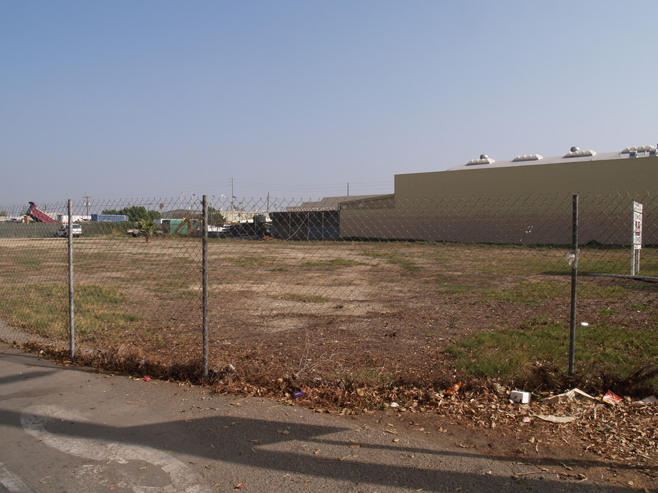 600 E Washington Ave in Santa Ana, CA - Building Photo