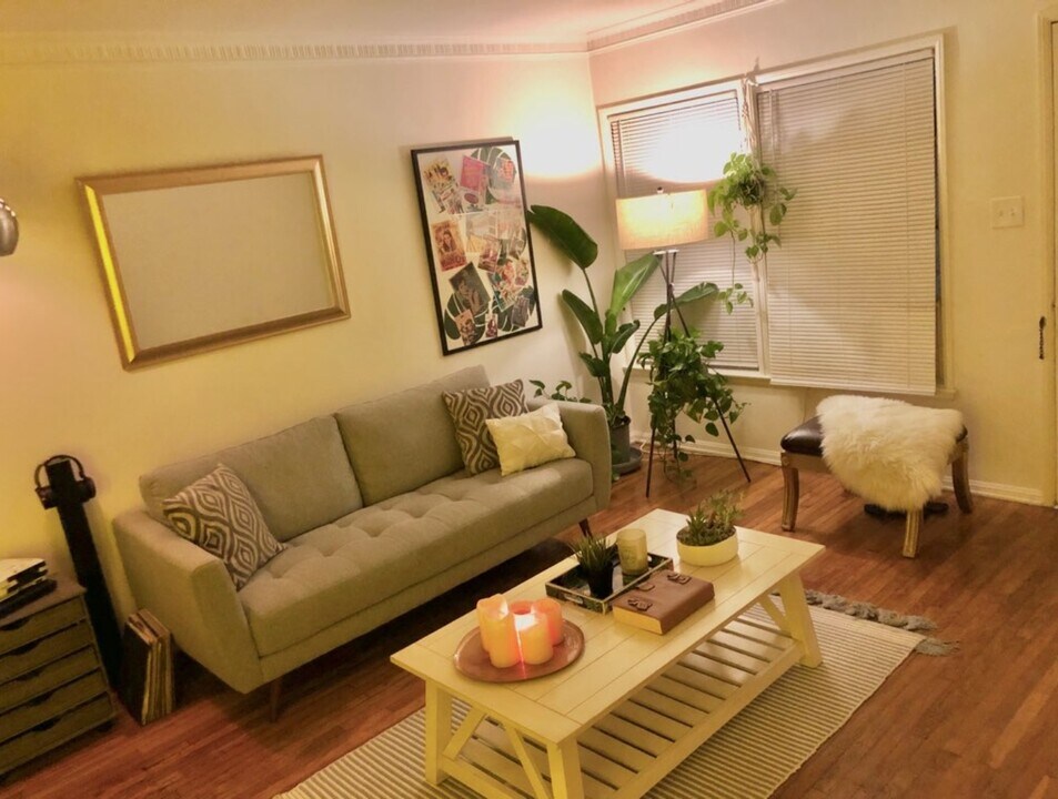 7922 Norton Ave, Unit #4 in West Hollywood, CA - Foto de edificio
