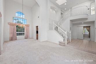 8238 Guppy Ct in San Diego, CA - Foto de edificio - Building Photo