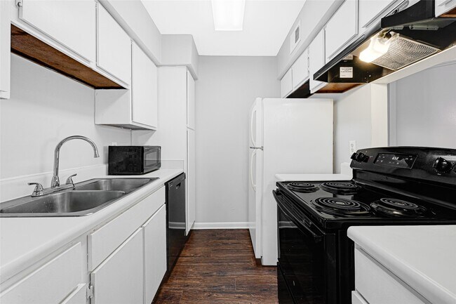 8515 Hearth Dr in Houston, TX - Building Photo - Building Photo