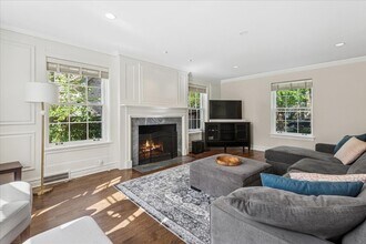 526 Orchard Ln in Winnetka, IL - Building Photo - Building Photo