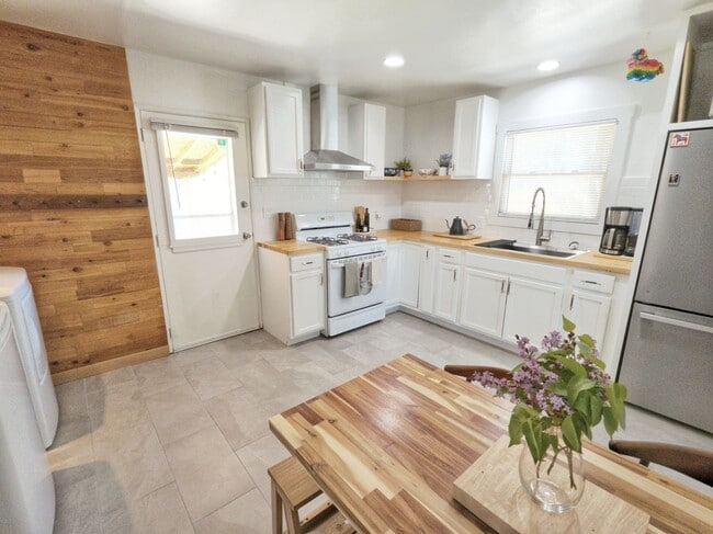 property at 1305 Norwood Ave